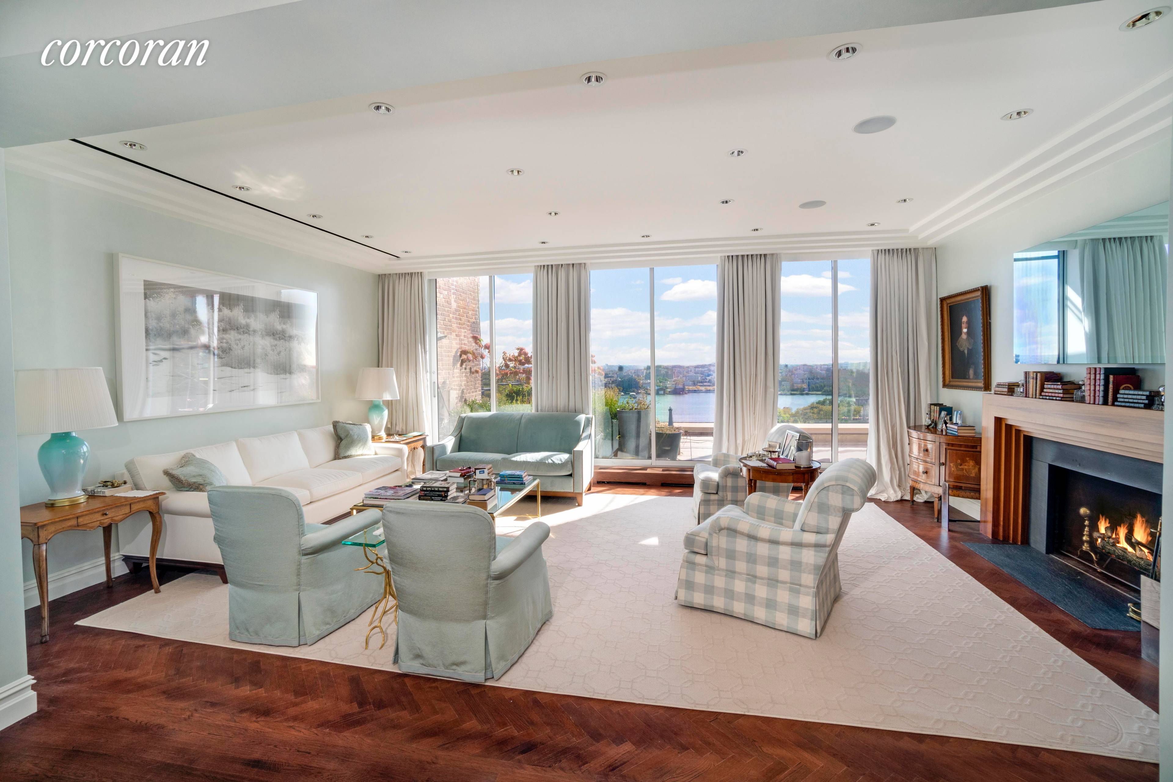 This is perhaps the most romantic river penthouse on the Upper East Side, once owned and occupied by Irving Berlin.