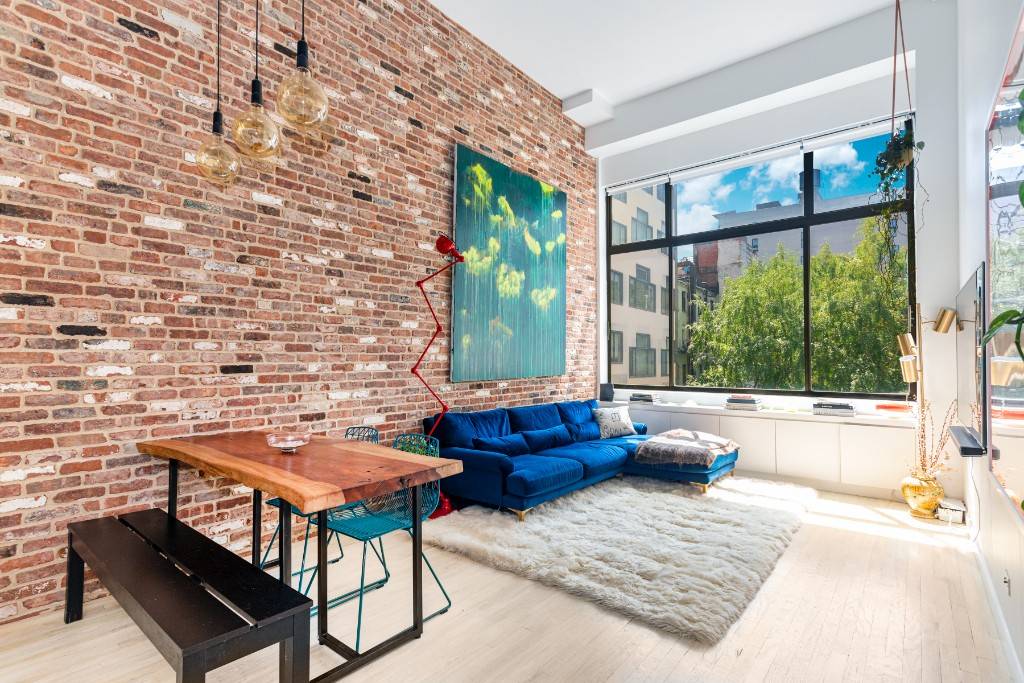 SUNLIT DUPLEX 1 BEDROOM LOFT BLEECKER COURTExtremely rare opportunity to own an artist designed and renovated loft in the heart of Greenwich village while also enjoying the convenience of a ...