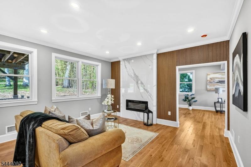 1395 Washington Valley