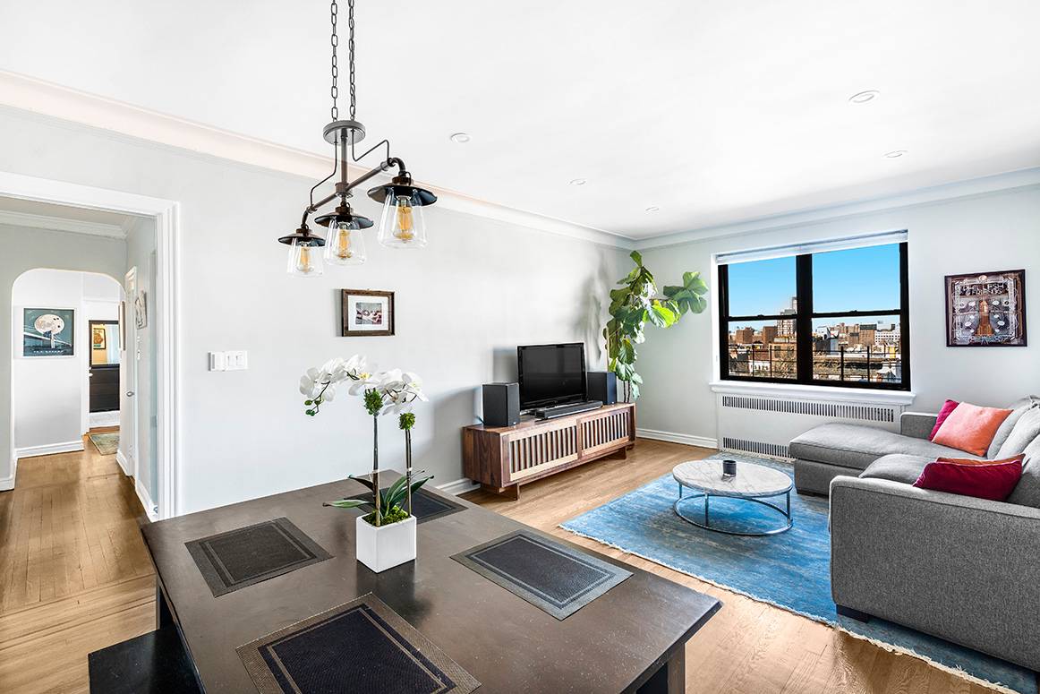 This top floor 2 bedroom, 1 bathroom home is a seamless combination of pre war architecture and modern finishes in one of Park Slope s most sought after full service ...