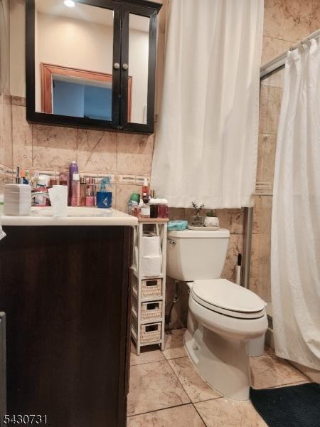 1st Flr Bathroom
