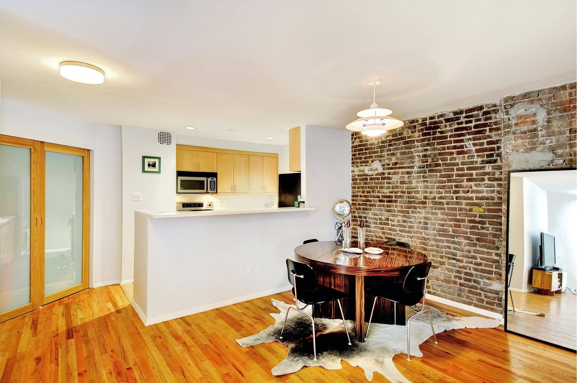 NO FEE agents cyof Tranquil oasis in the heart of NOLITA surrounded by outdoor space !