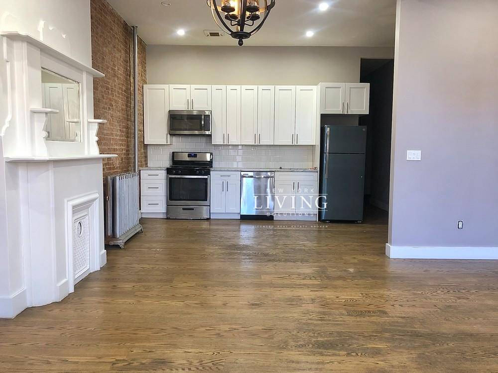 Available Now ! Newly renovated massive 4 bedroom 2 bath apartment with a PRIVATE BACKYARD on the border of Clinton Hill Bed Stuy !