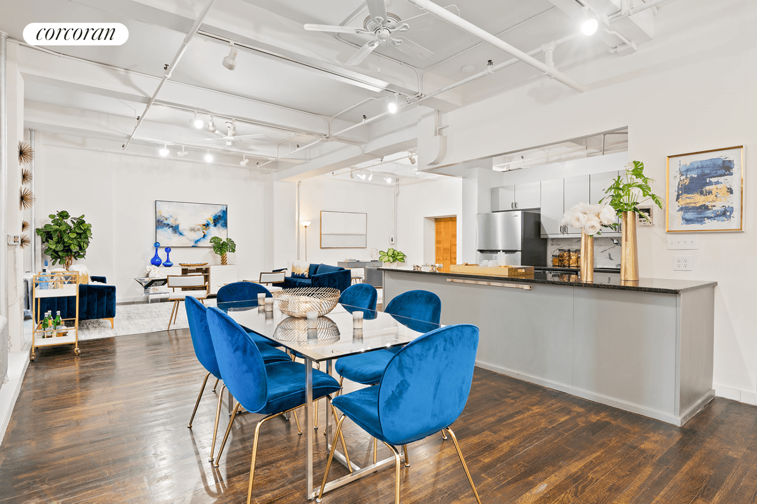 CHELSEA LOFT GREAT PRICE GREAT OPPORTUNITY HIGH CEILINGS HUGE WINDOWS OPEN LOFT FLOORPLAN WASHER DRYER LIVE WORK POSSIBILITIES Approximately 1400 SQ FT of sprawling wide open space in a Boutique ...