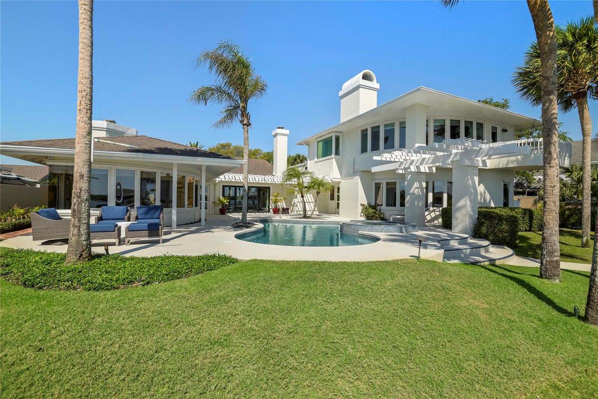 Your own Private Resort in the Heart of New Smyrna Beach!
