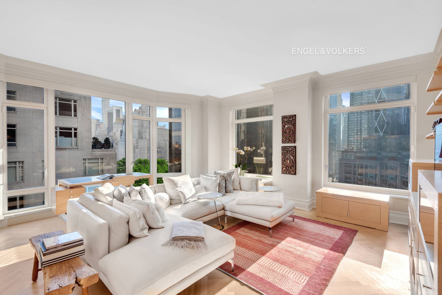 Expansive Three Bedroom with Iconic Views and Private Wine Cellar Step into this spacious three bedroom, three bathroom home spanning 2, 241 square feet in one of NYC's iconic condominium ...