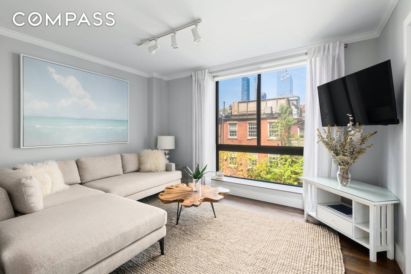 4H is the perfect starter home, investment property, pied a terre, located in the Highline District of West Chelsea in a condominium with low carrying costs.