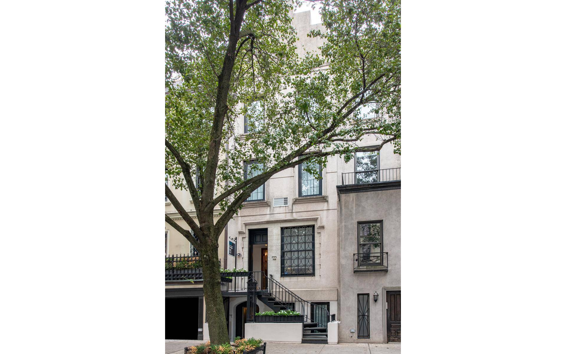152 East 63rd Street, a two unit condominium, combines a beautiful four story renovated townhouse with a separate and independent garden level unit also completely renovated, which can be used ...