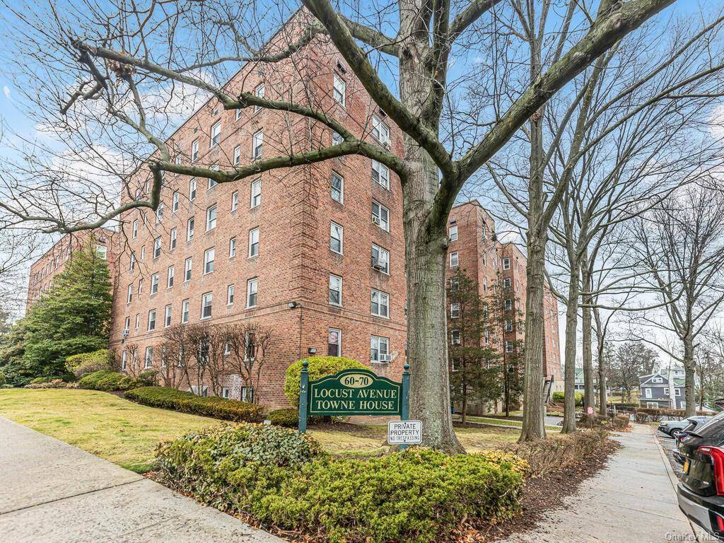 Welcome to the epitome of urban living in the coveted Sutton Manor section of New Rochelle !