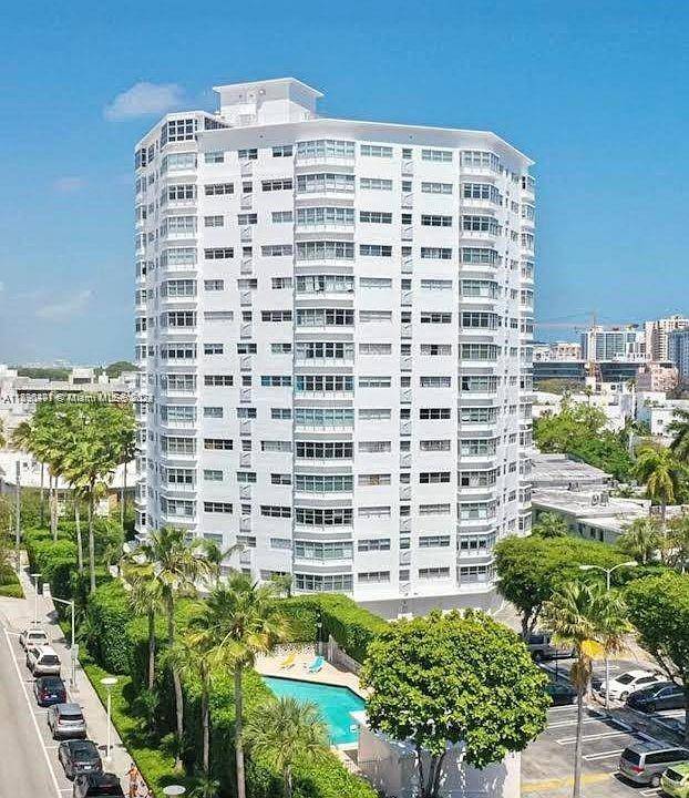 This exquisite unit, situated on the 15th floor of an iconic building in the Collins Park area of Miami Beach, offers unparalleled charm.