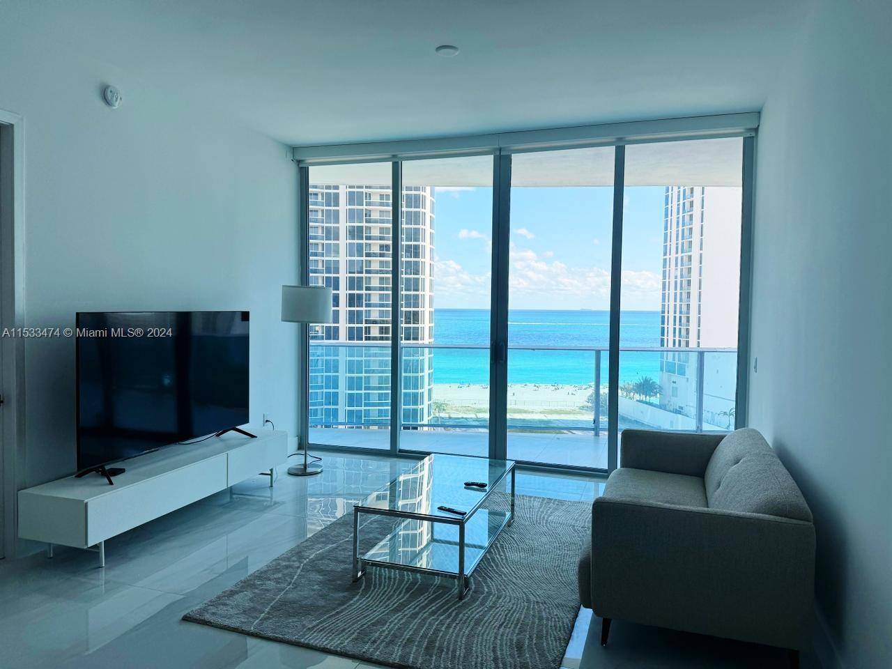 Beautiful brand new apartment 2 beds 2 1 2 baths, new boutique luxury building located in the heart of Sunny isles beach, fully furnished, amazing amenities, beach club, valet, pool, ...