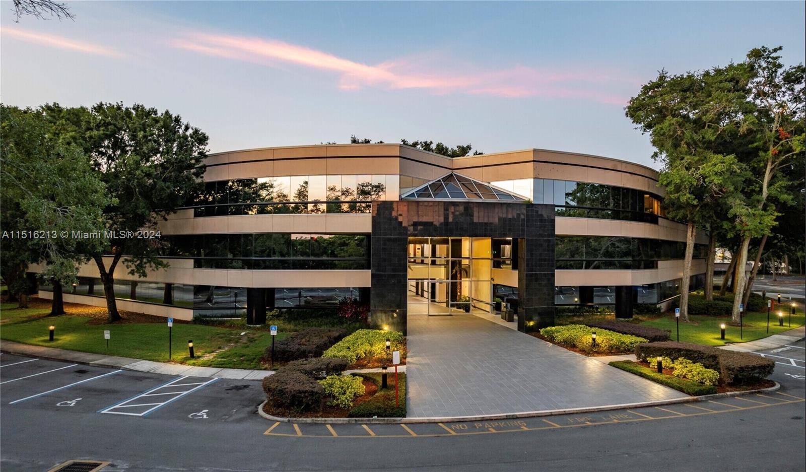 This Class A corporate center boasts an impressive 83, 520 SF of total space, including 80, 035 SF of leasable area, strategically located near Winter Park in Orlando.