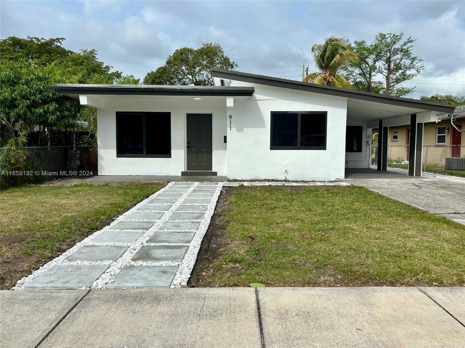 BEAUTIFULLY REMODELED 4 2 IN THE HEART OF FORT LAUDERDALE.