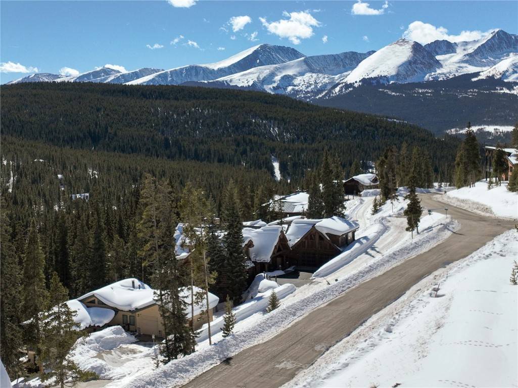 Nestled within the Goldenview neighborhood, this homesite offers the epitome of mountain living.
