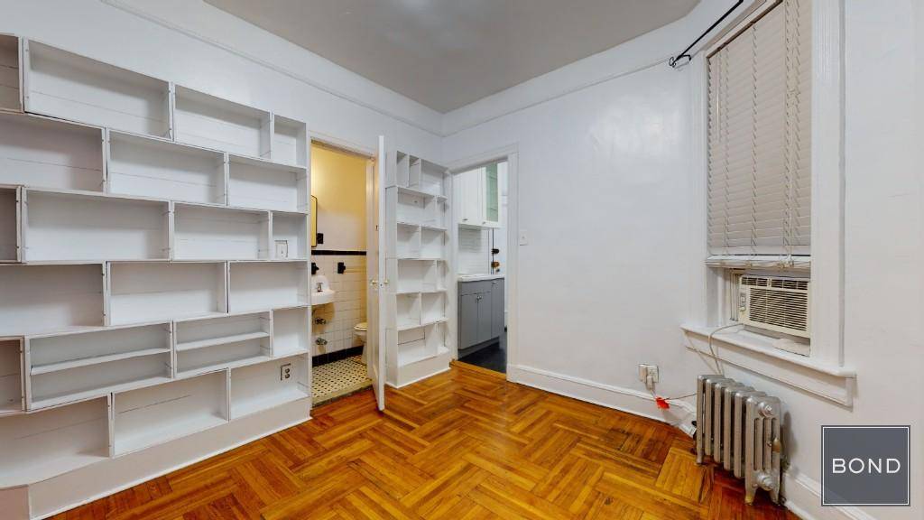 Pre war, south facing one bedroom, high ceilings and hardwood floors throughout.