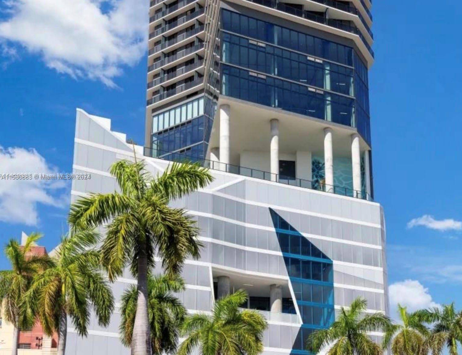 Fully furnished Studio Positioned in Miami's most magnetic locale, Downtown Miami.