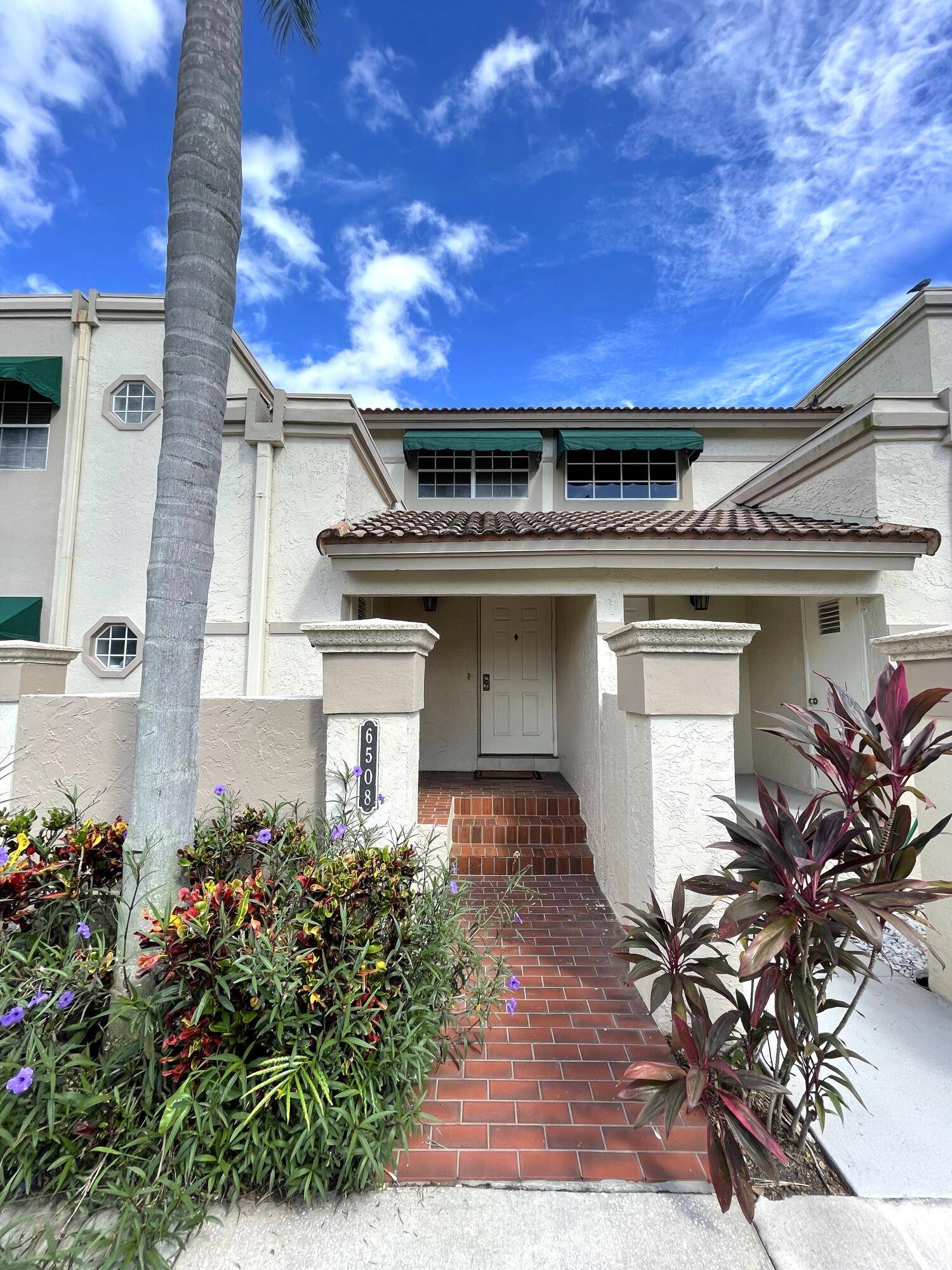 Come see this beautifully remodeled 2 Bedroom 2 Bath Condo in the sought after community of Boca Pointe.