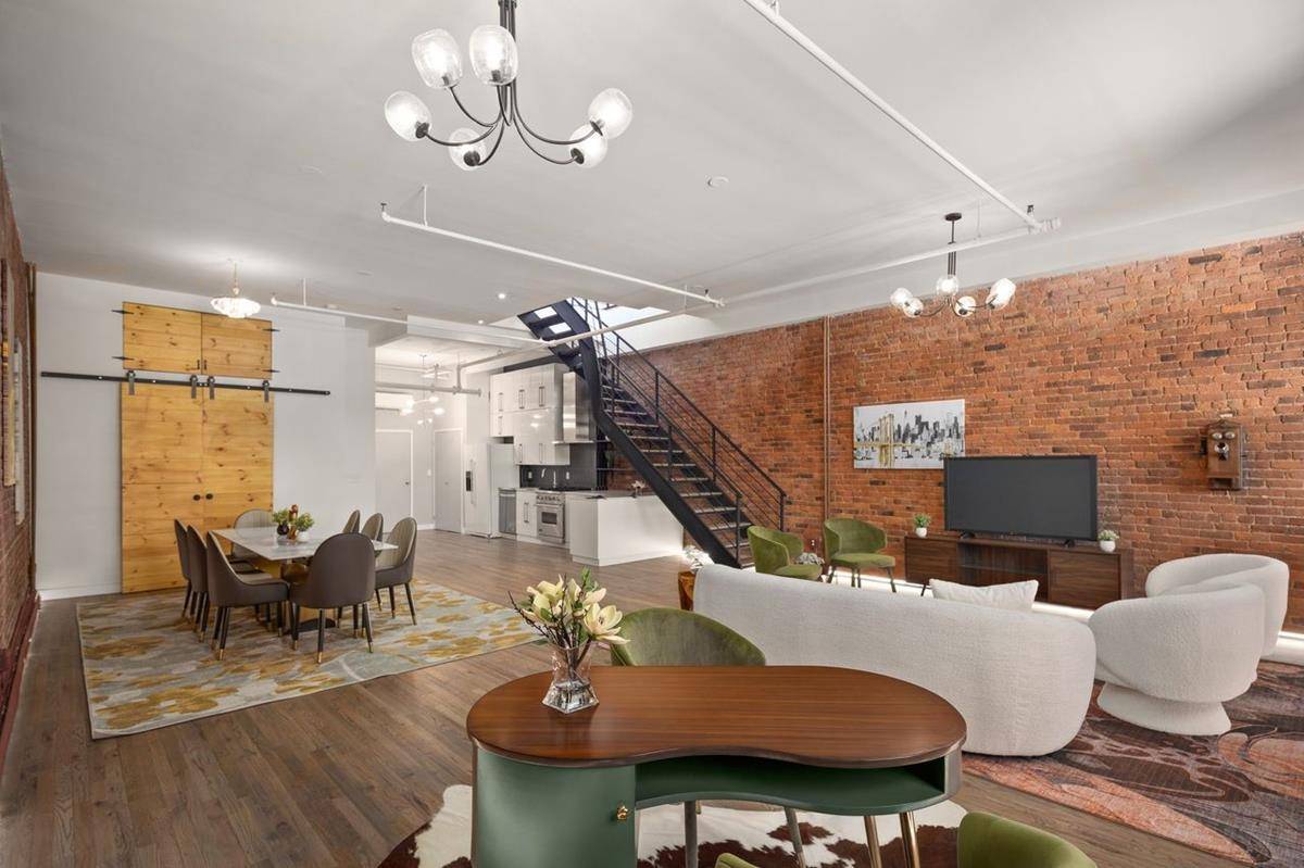 Embrace the pinnacle of downtown luxury living at the historic South Street Seaport in this newly upgraded 1 Bedroom, 2 Bathroom Duplex Loft Condominium, situated on approximately 1700 SF and ...