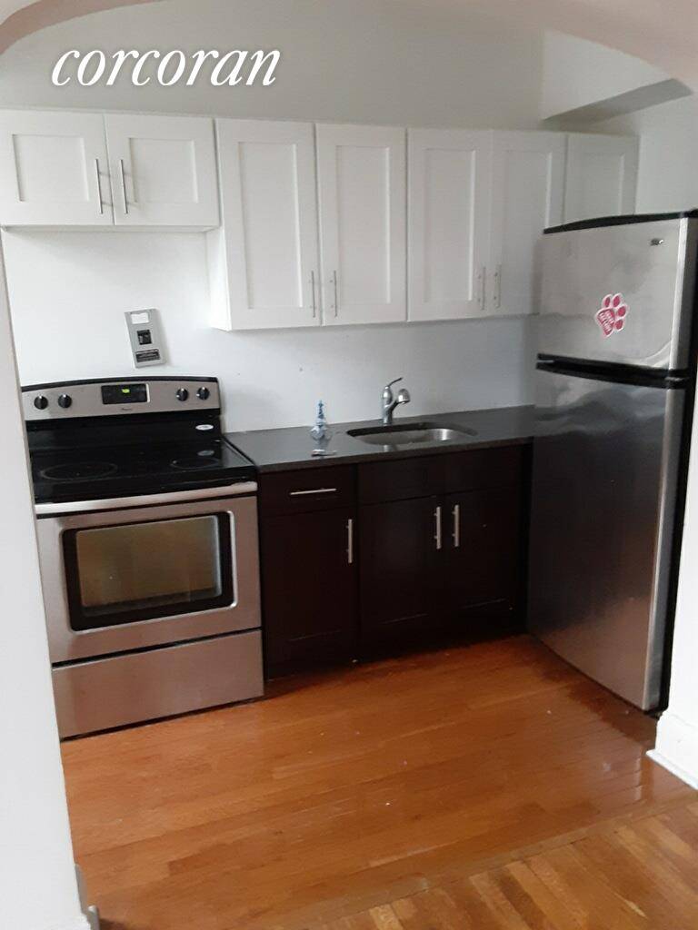 This renovated huge one bedroom apartment is an absolute Bed Stuy Treasure !
