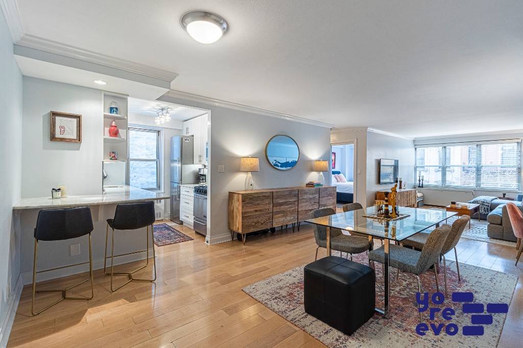 Settle into this sun drenched one bedroom corner apartment located in Gramercy Park featuring spacious room for living and dining while facing both south and east.