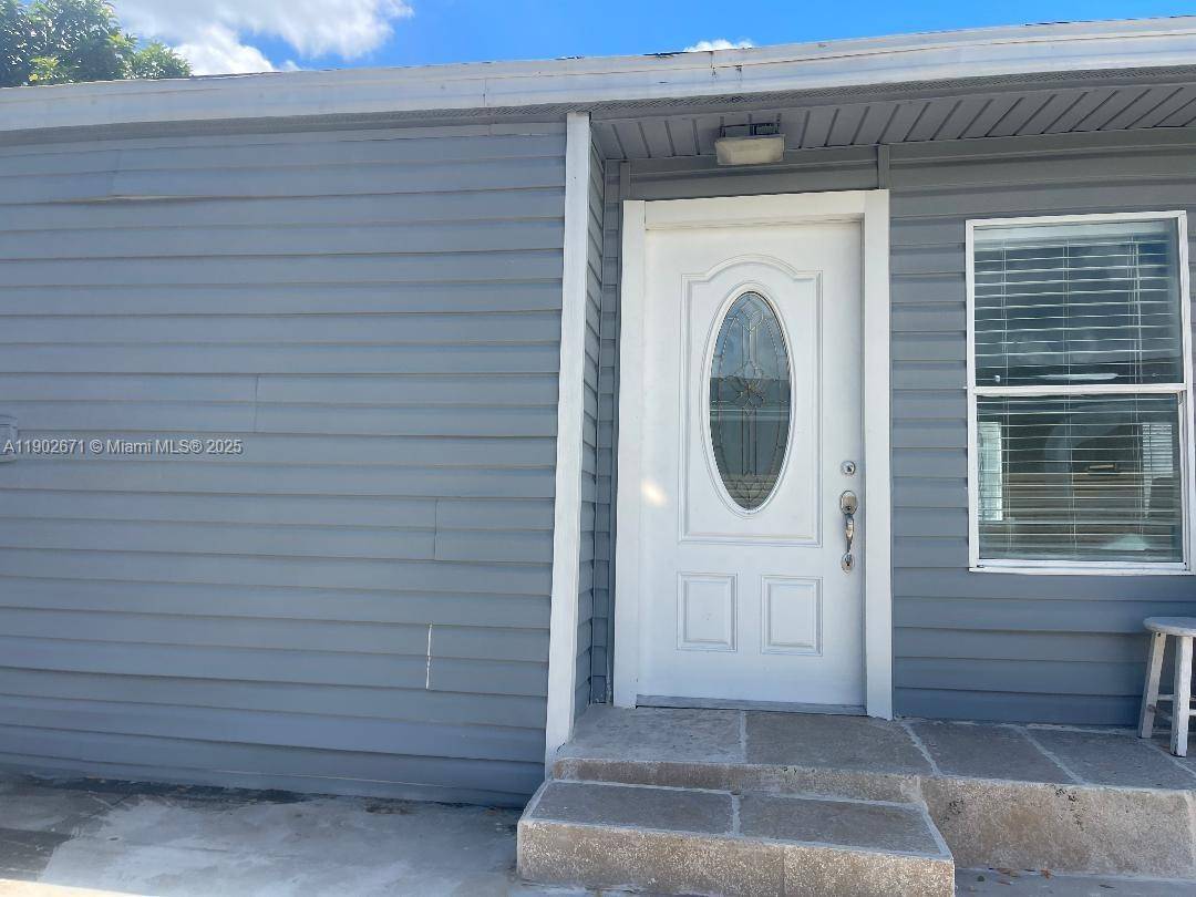 LARGEST MODEL 4 BEROOM 3 BATH MANUFACTURED HOME IN AMERICANA VILLAGE GATED COMMUNITY.