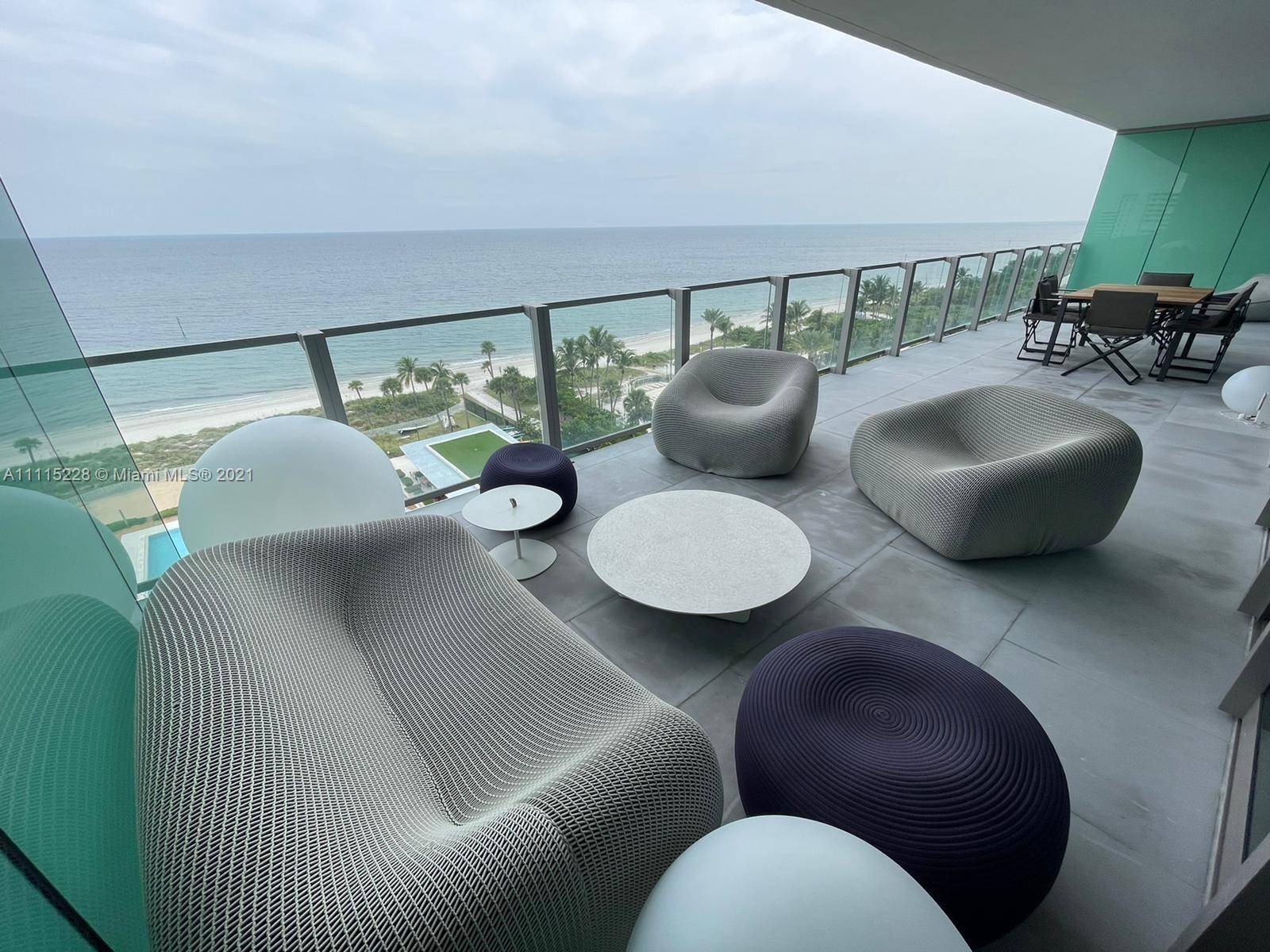 At OCEANA KEY BISCAYNE you will enjoy the luxurious beach and sea lifestyle while being close to vibrant Miami, South Beach, Wynwood, Design District.