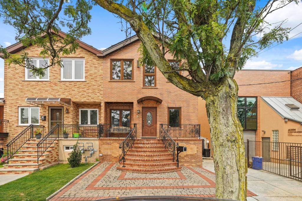Welcome to stunning, modern 5 bedrooms, 3 bathrooms ONE FAMILY property in Maspeth.