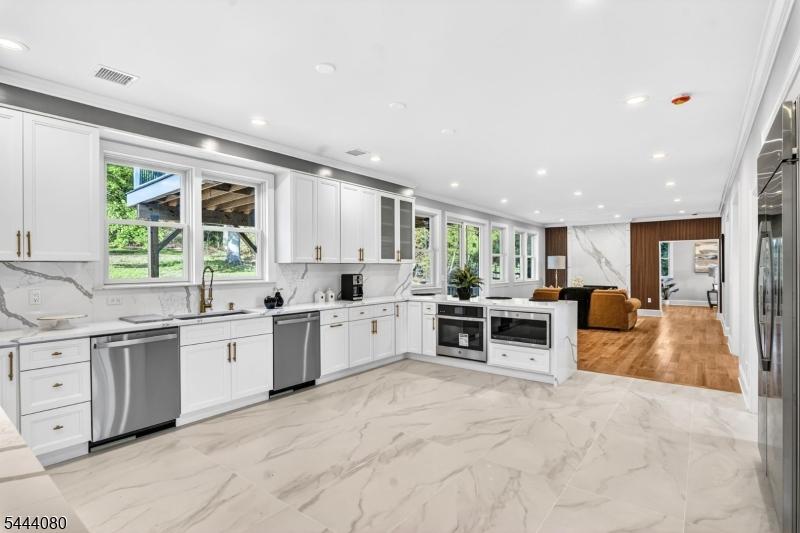 1395 Washington Valley