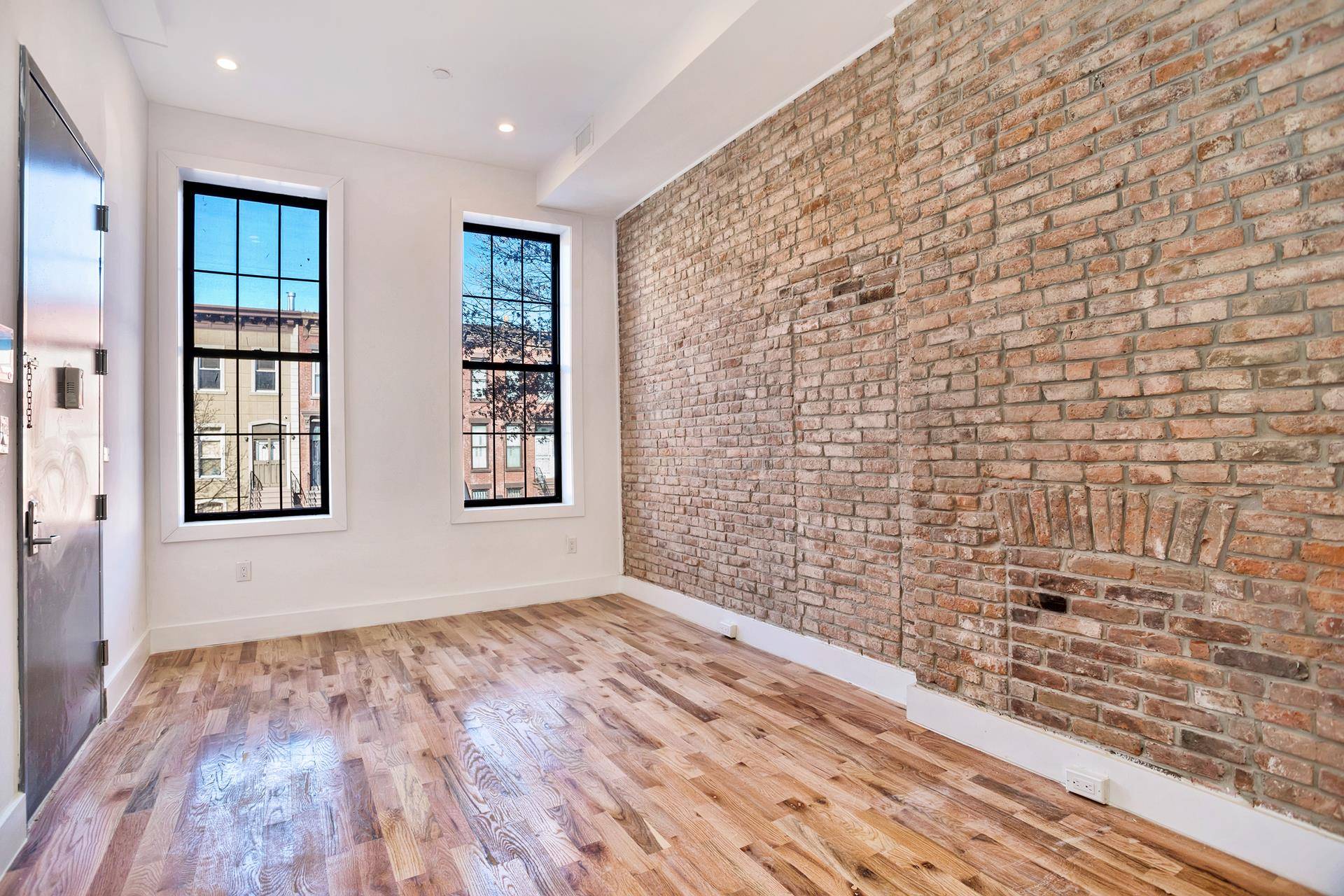 NO FEE Earliest Move In is July 1st Open House Saturday 12 00 1 00 Brand New renovation with Exposed Brick, Surround Sound, a Walk In Closet and Laundry In ...