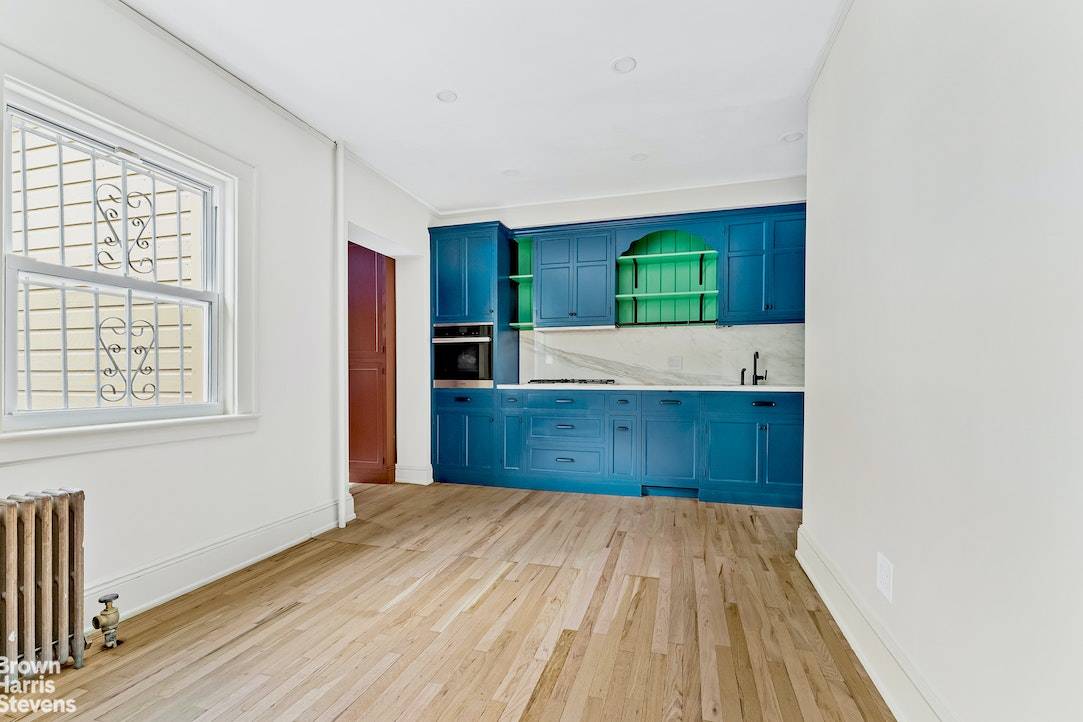On offer is an expansive single family townhouse in Woodside Astoria that has been impeccably renovated.