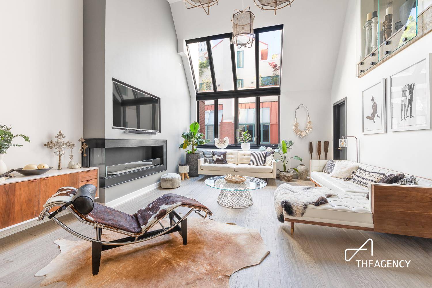 CYOF Available July ! st This newly renovated 3 convertible 4 bedroom luxury duplex condo apartment is straight out of an architectural magazine.