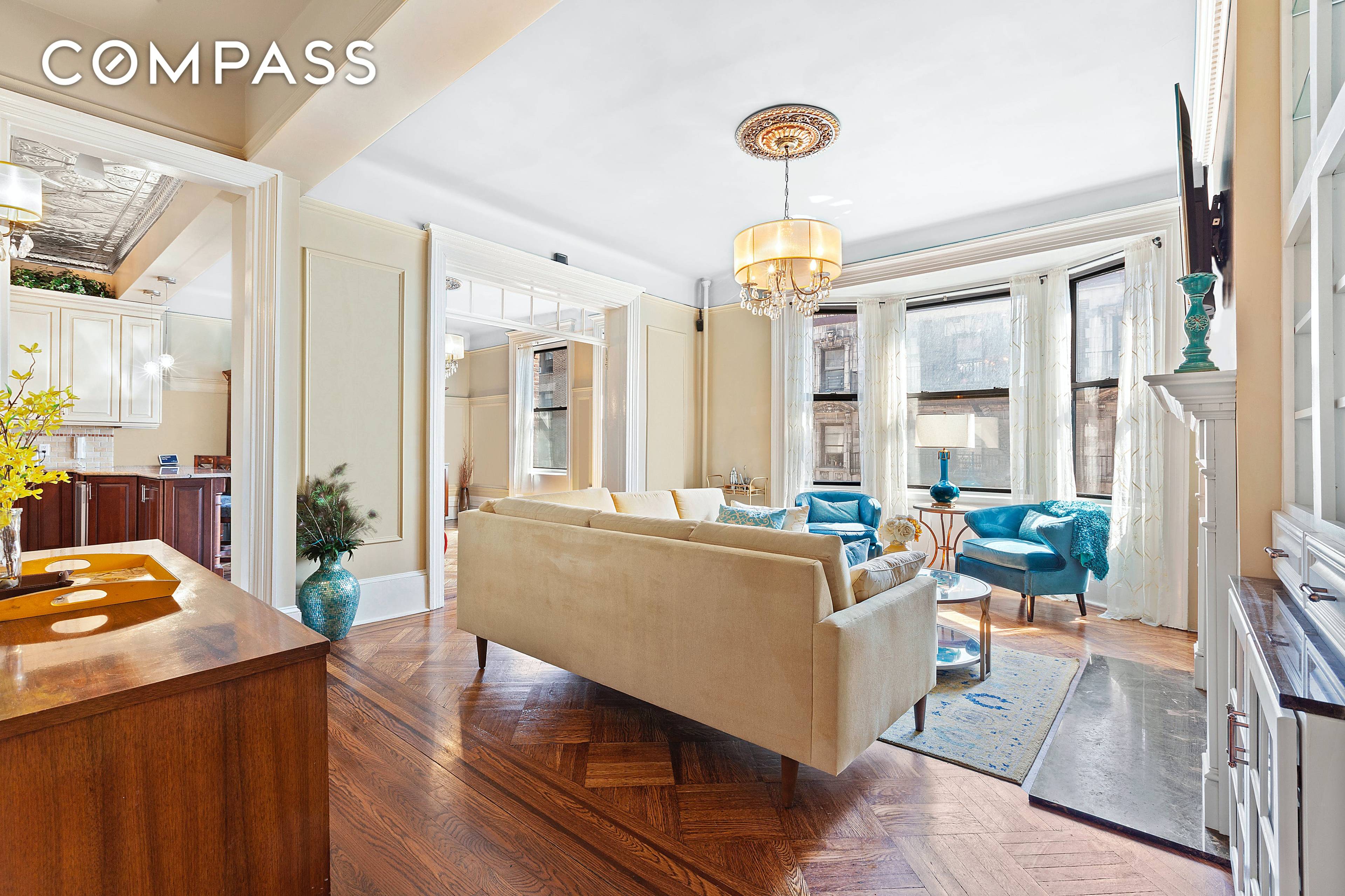 This stunning high floor 2 bed 2 bath apartment beautifully marries modern luxury with prewar elegance.