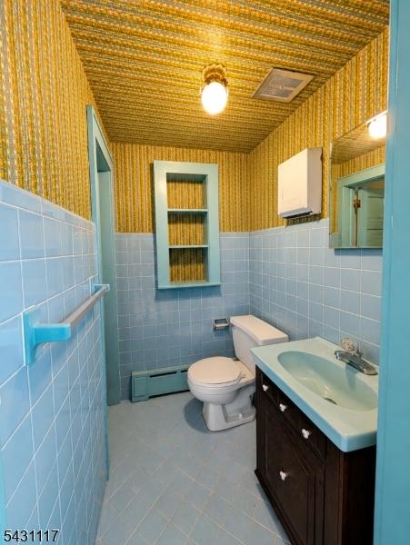 1st Floor Bathroom