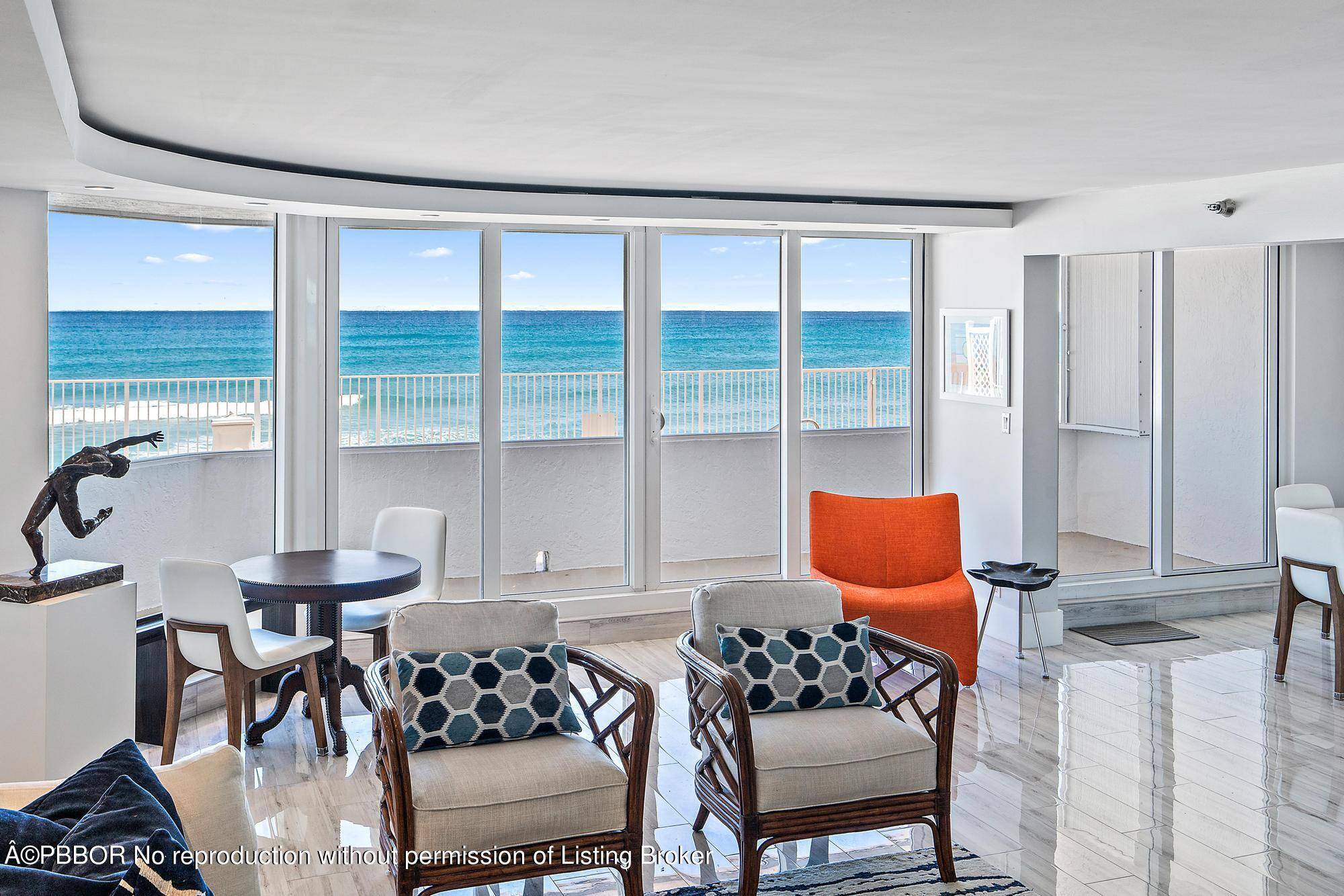 Stunning oceanfront condo with breathtaking views !