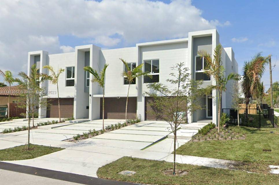New construction, modern Townhouse with spectacular layout, smart home 3 Master beds with 4 full baths, high celling, high end finishes kitchen with beautiful counter top of quartz, private patio ...