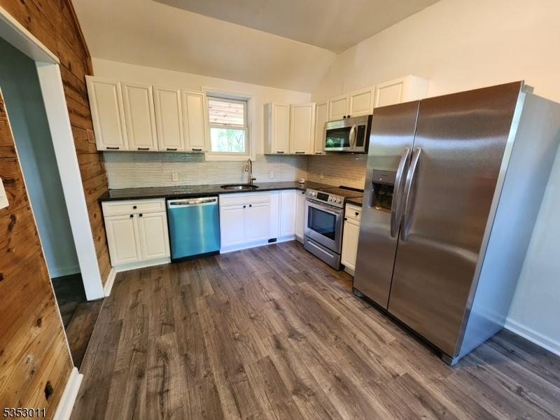 Eat-in Kitchen