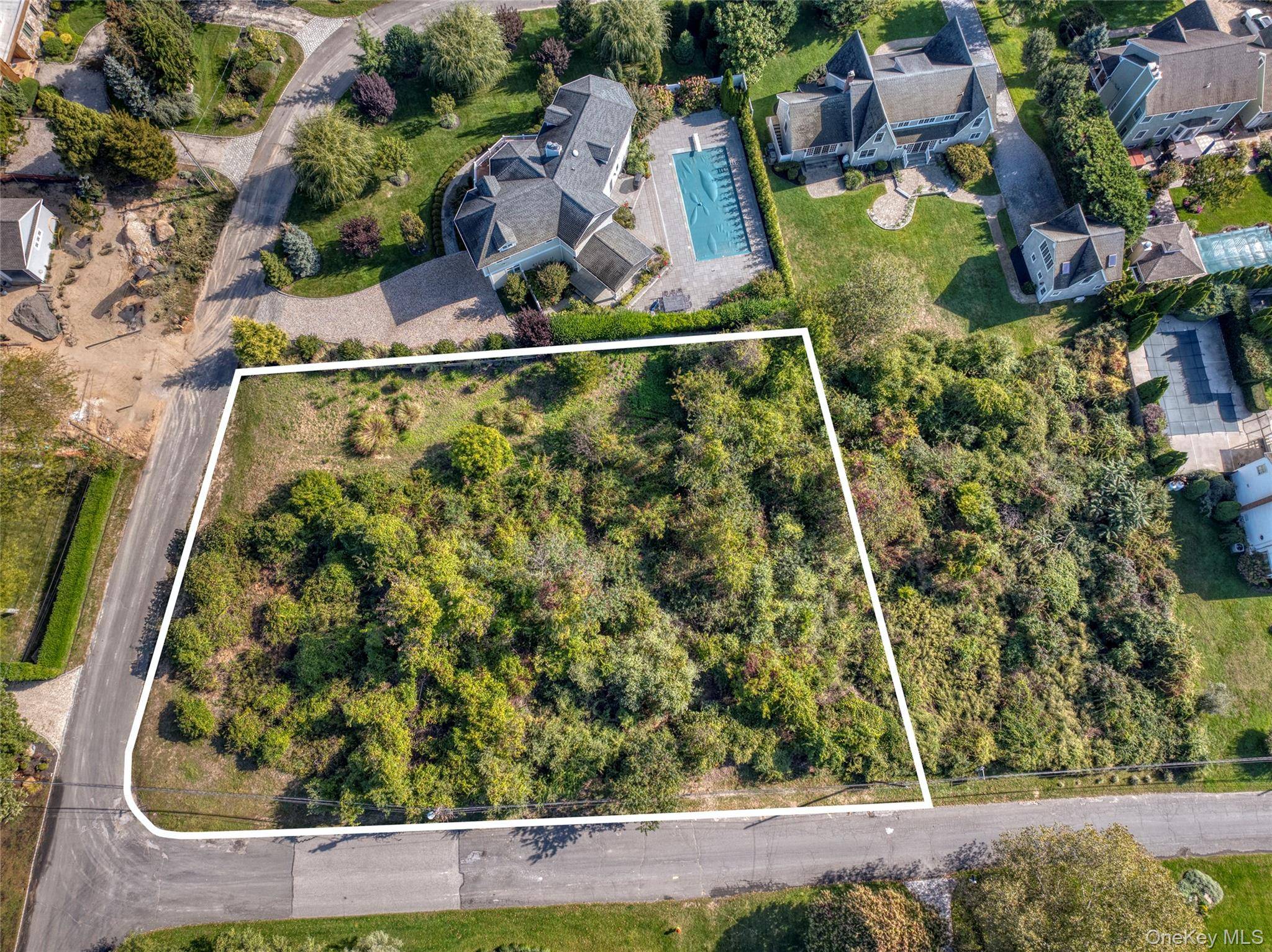 Build your custom home in Greenport's Eastern Shores Association community on the beautiful North Fork of Long Island !