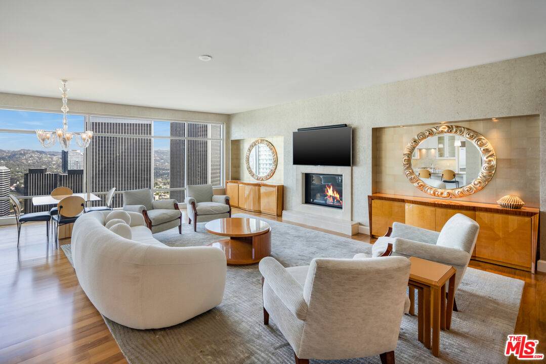 1  W Century Dr 2BR Beverlywood La