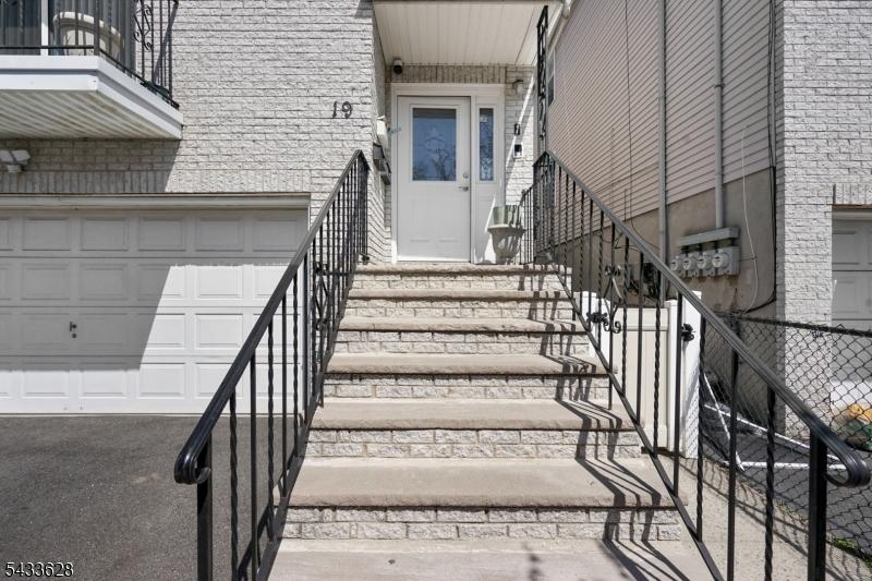 FRONT STAIR CASE