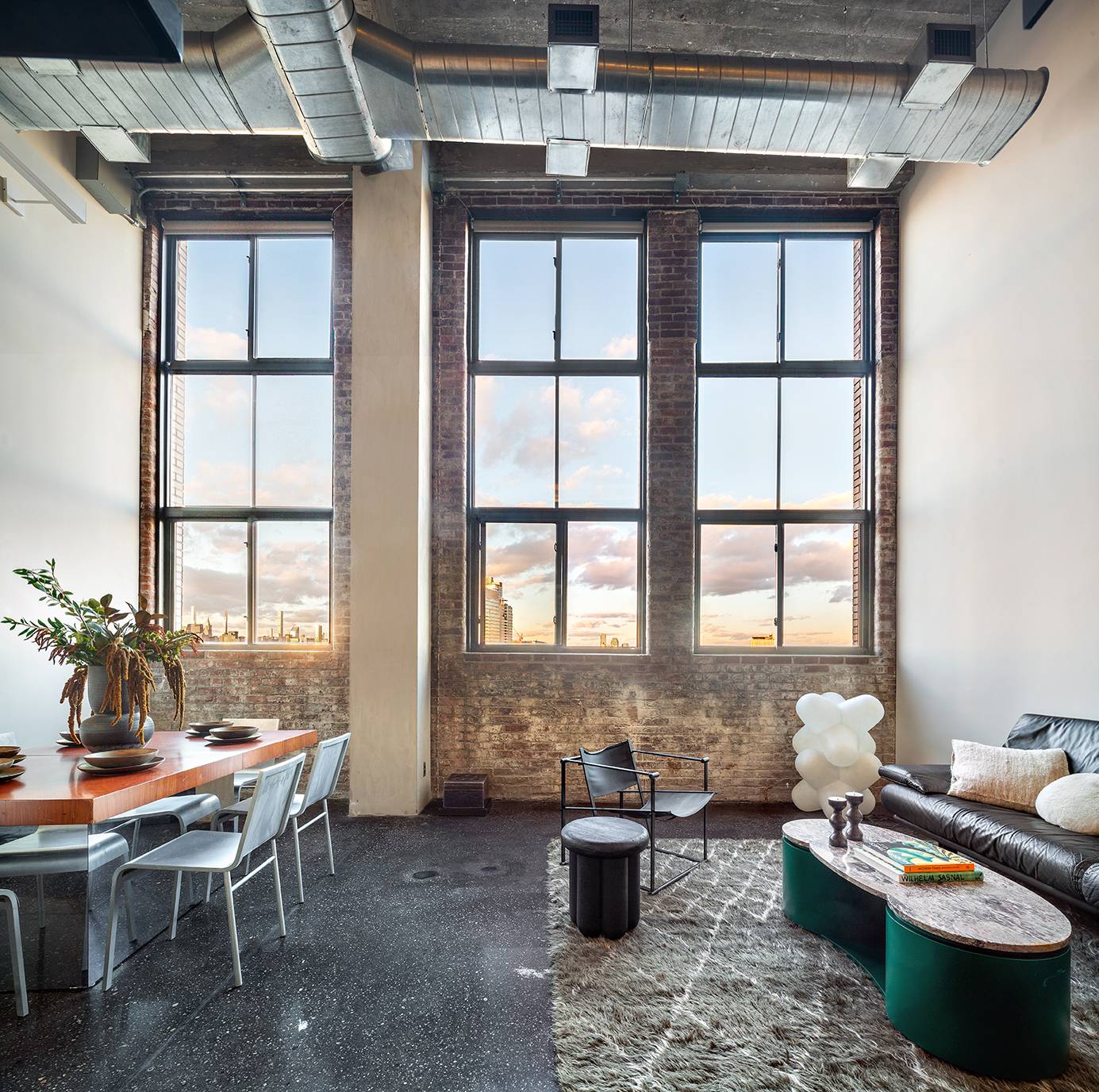 Original industrial detail juxtaposes a masterful minimalist renovation in residence 6I at 330 Wythe Avenue, combining to create a bespoke luxury experience for the discerning Williamsburg home searcher.