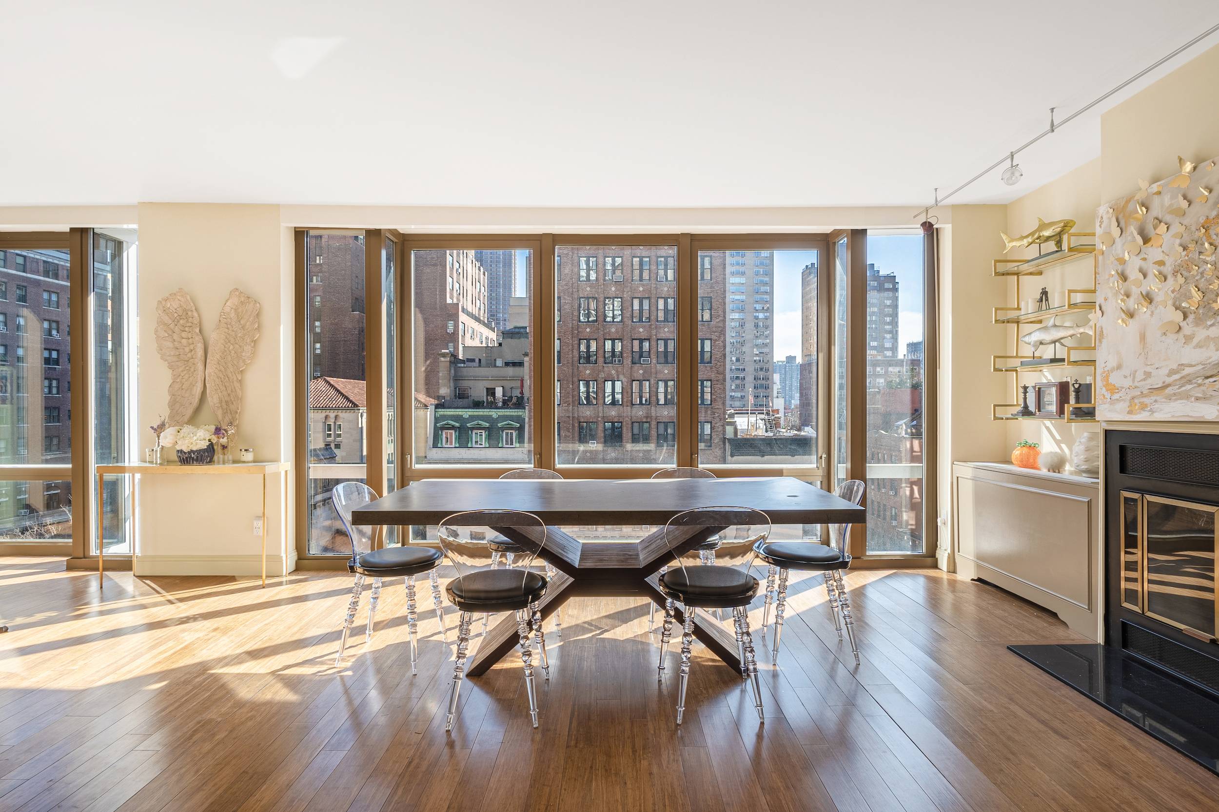 Located on Park Avenue, this beautiful 2 BR 2 BA apartment encompasses the entire 8th Floor of the fine luxury boutique Condominium.