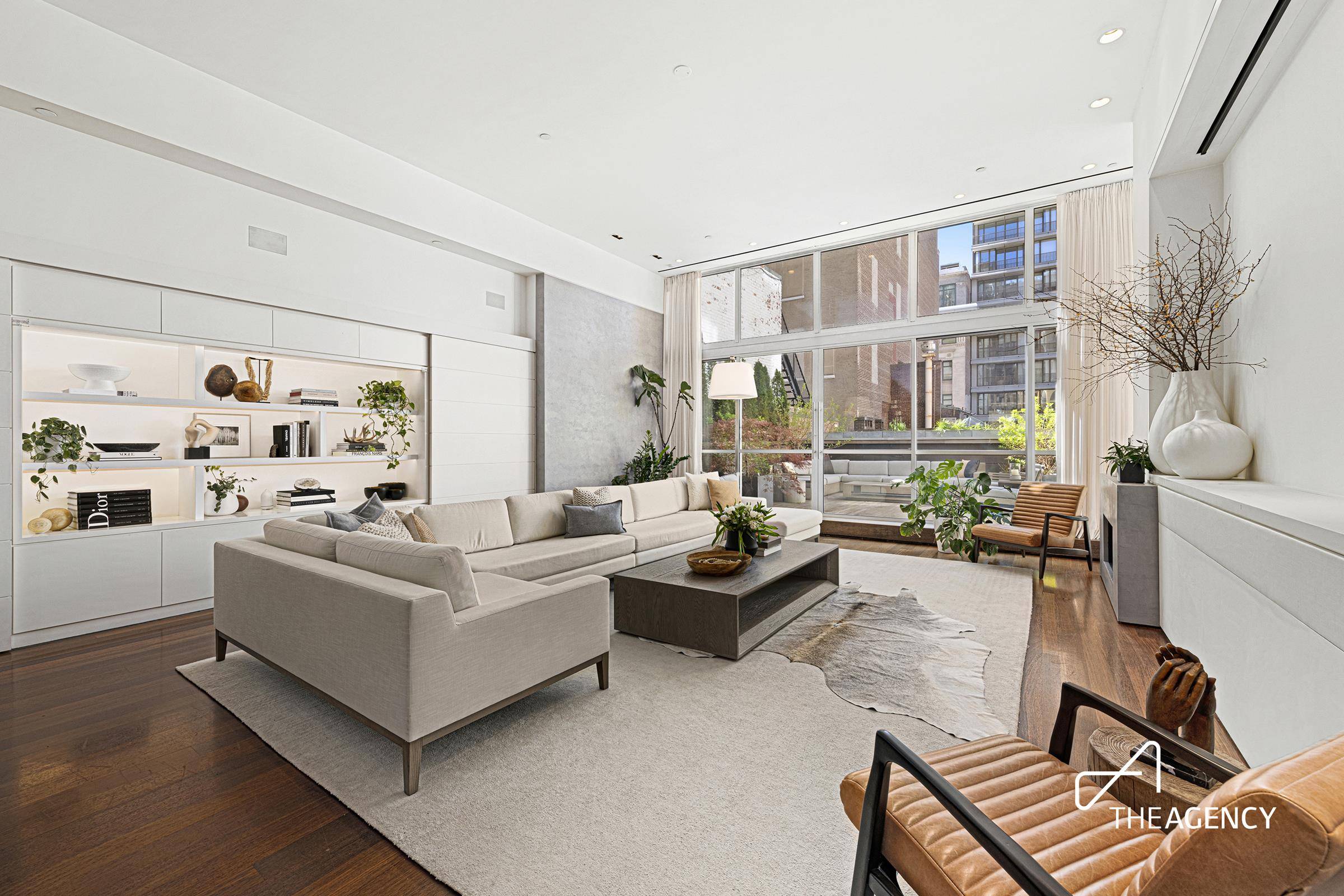 Elevated Luxury at SoHo's Premier Condominium Penthouse Experience the pinnacle of refined living in this magnificent three bedroom, three bathroom duplex penthouse, complemented by a private library, at 104 Charlton ...