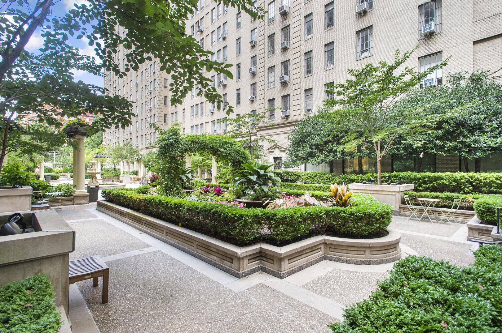 Introducing 1D at The Parc Vendome conveniently located in a fantastic pre war condominium in the heart of Midtown West !