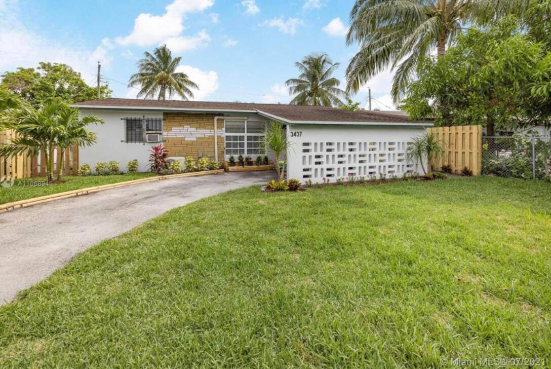Welcome home ! This cozy 3 bedroom, 2 bathroom single family home in Fort Lauderdale is ready for a new owner.