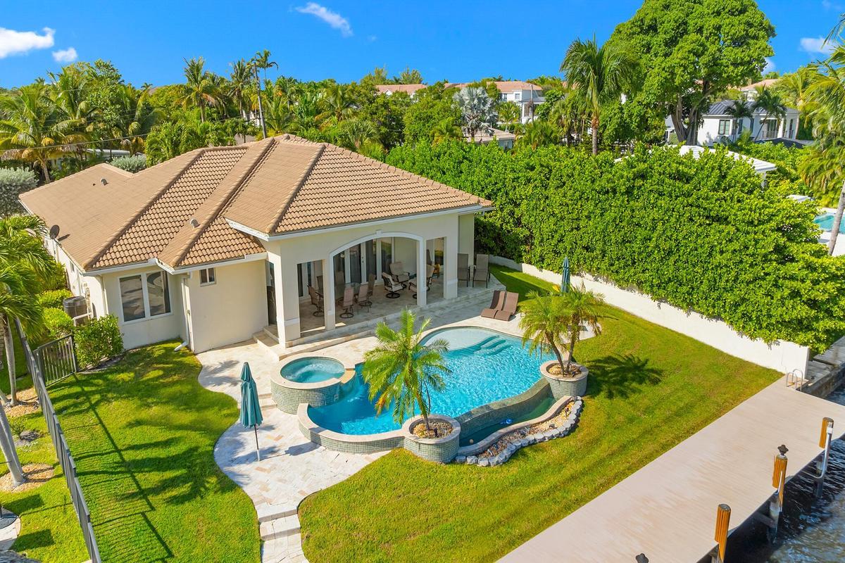 Private Yard with Pool and Spa