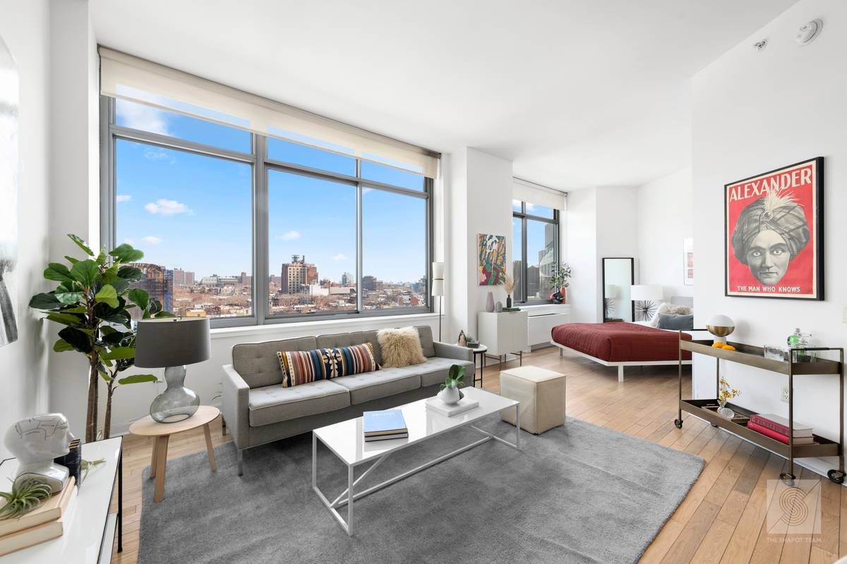 Enjoy stunning views of Brooklyn, perched high above historic Fort Greene in this bright and airy condo in the luxury building The Forte.