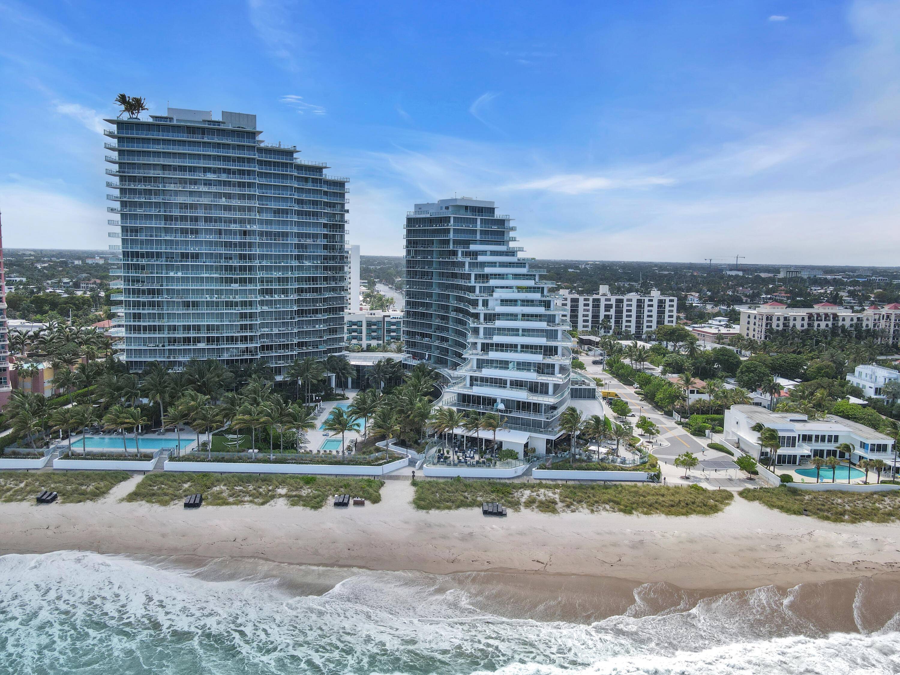 Spectacular place in the most desirable Fortlauderdale building AUBERGE, corner resident, incredible ocean and city views from every window, 3 bedrooms, plus den, 3 1 2 bathrooms, 9'6 ceilings, floor ...