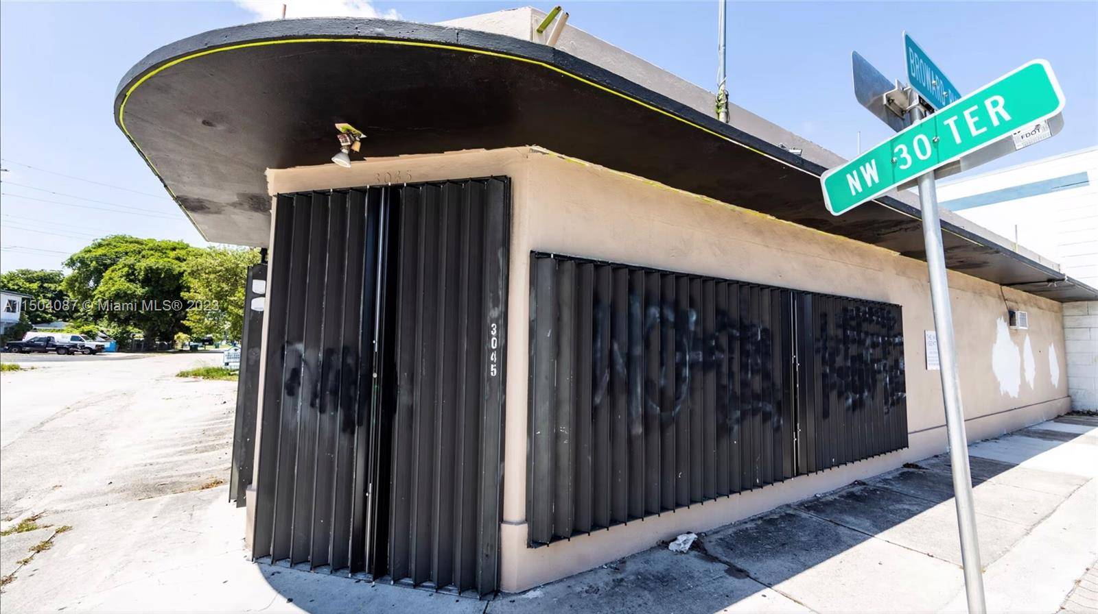 The subject property is a freestanding vacant retail building consisting of 3, 664 square feet of usable space, well situated on a 7, 202 square foot lot.