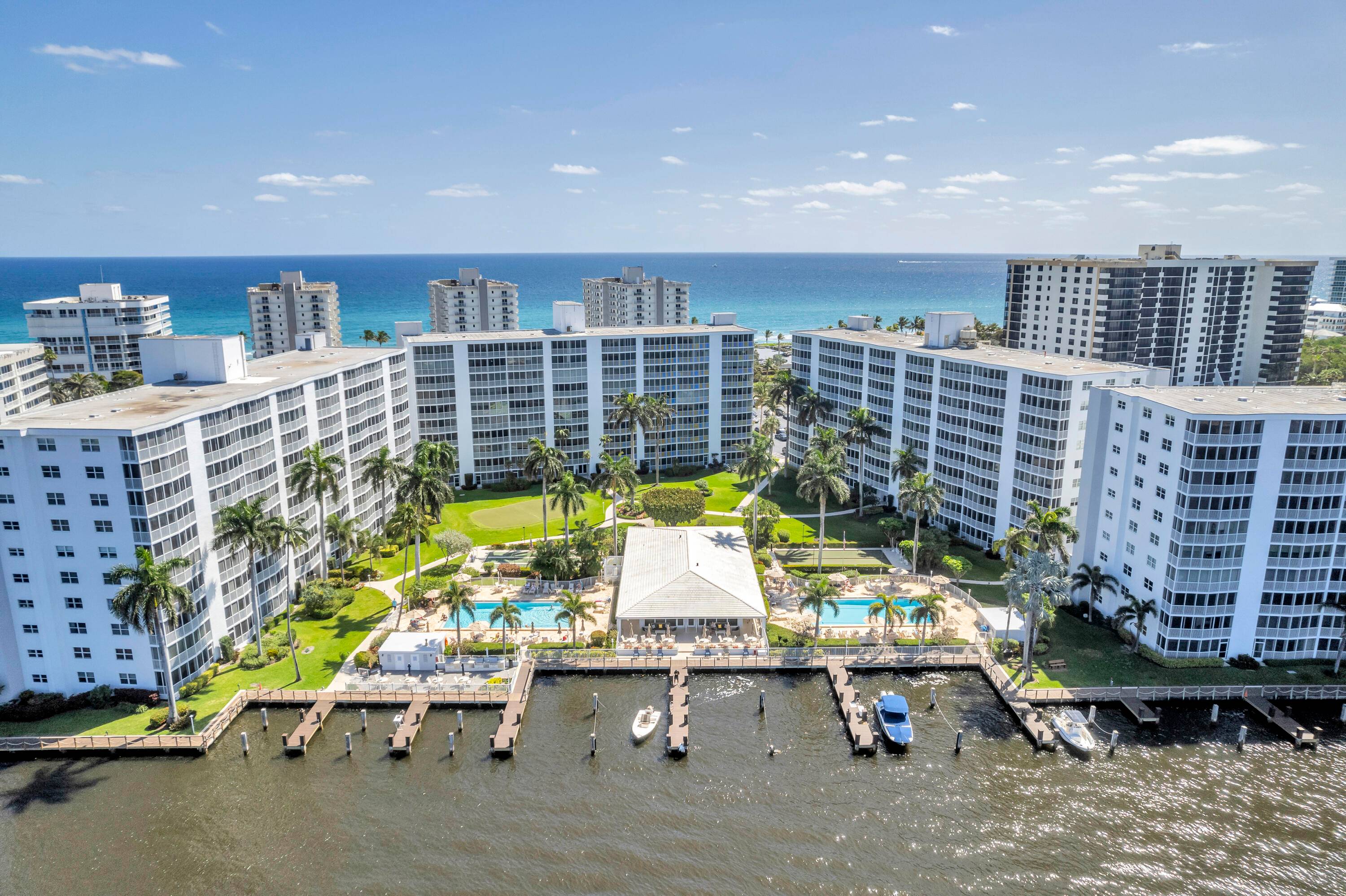 Welcome to your home away from home, a beautiful 2 2 located directly on the intracoastal.