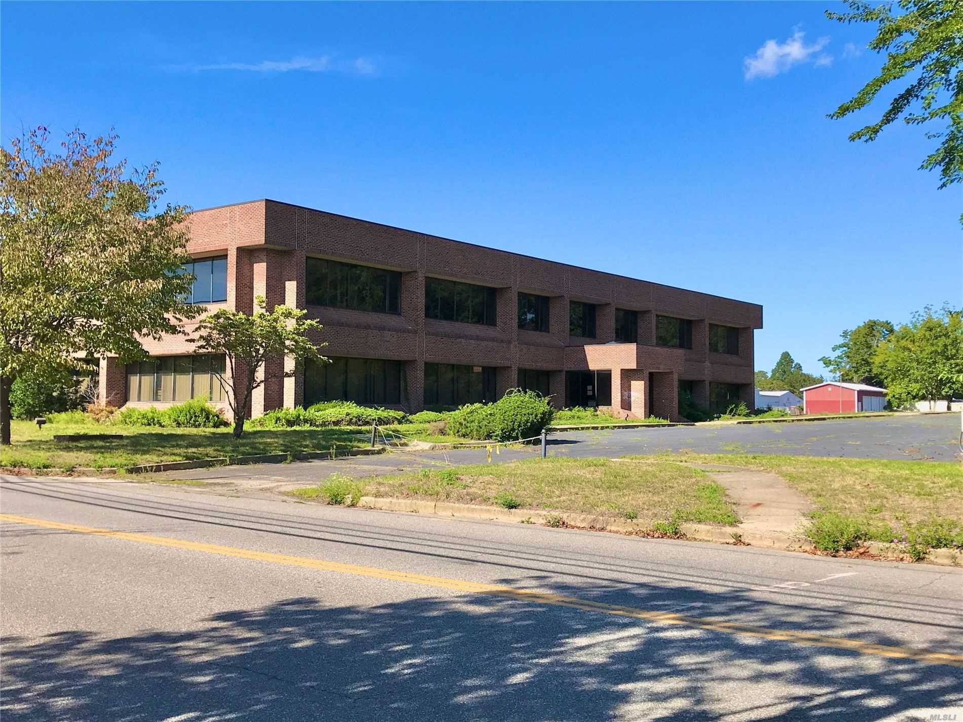 Investment Opportunity. Approximately 19, 0000 Square Foot Brick Office Building With Room To Social Distance.